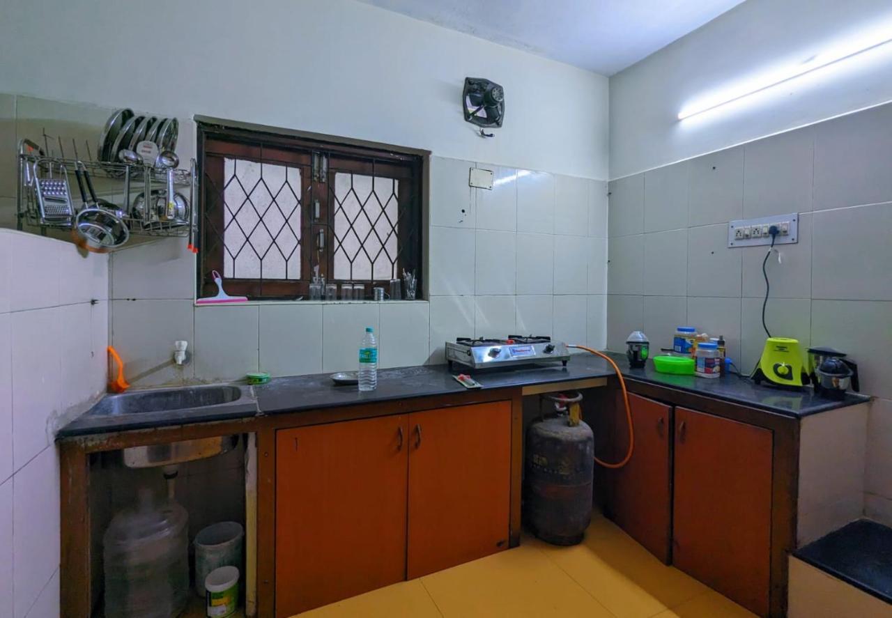 Guest house Gkv Service Saligramam Chennai